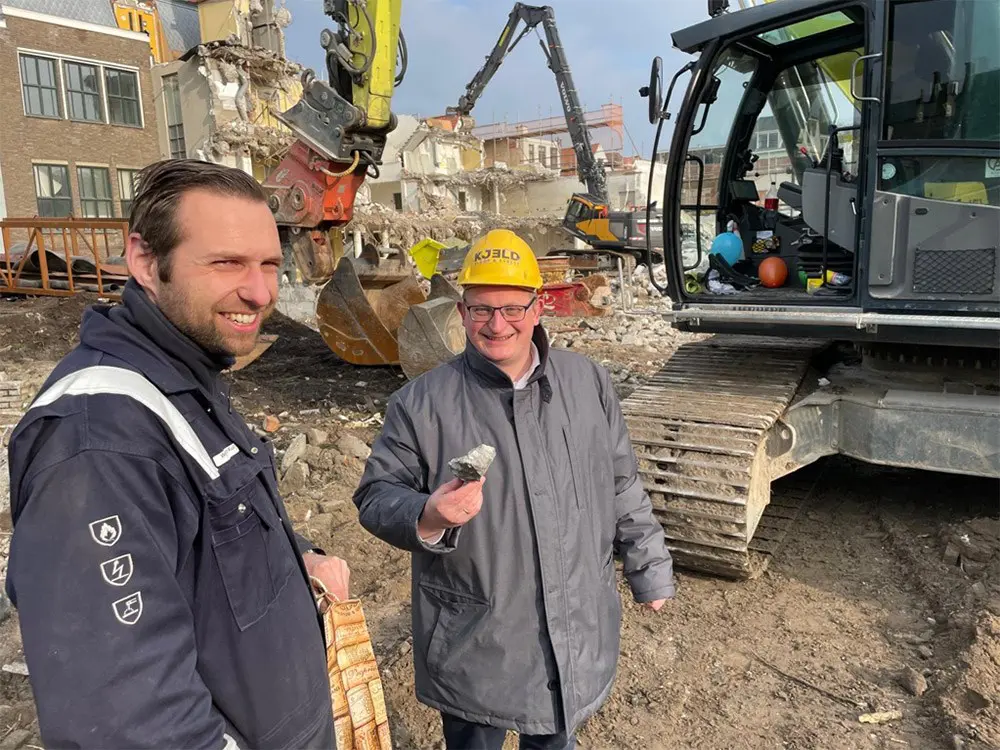 7c9a2139-1b8d-47ff-b347-1de4da65875d